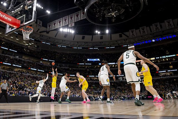 Jordan Poole (2), Jon Teske (15), and Ignas Brazdeikis (13)