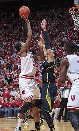Jordan Morgan (52) and Nik Stauskas (11)