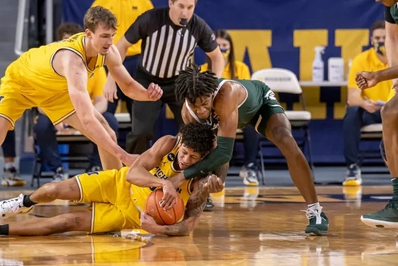 Franz Wagner (21) and Eli Brooks (55)