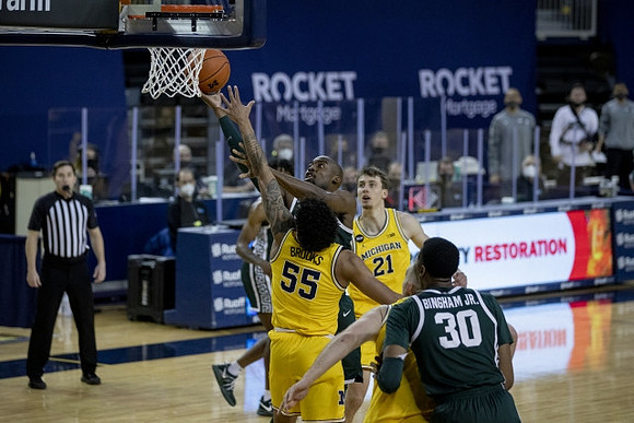 Eli Brooks (55) and Franz Wagner (21)