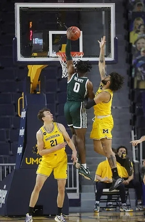 Franz Wagner (21) and Isaiah Livers (2)