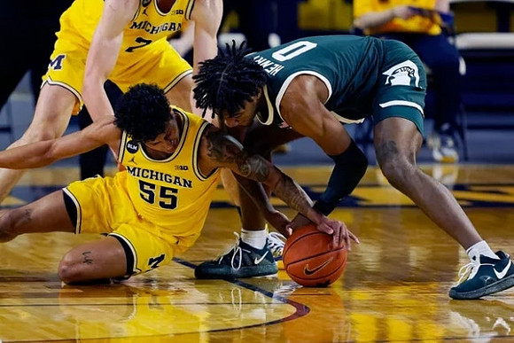Eli Brooks (55) and Franz Wagner (21)