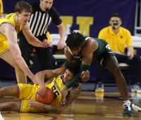 Eli Brooks (55) and Franz Wagner (21)