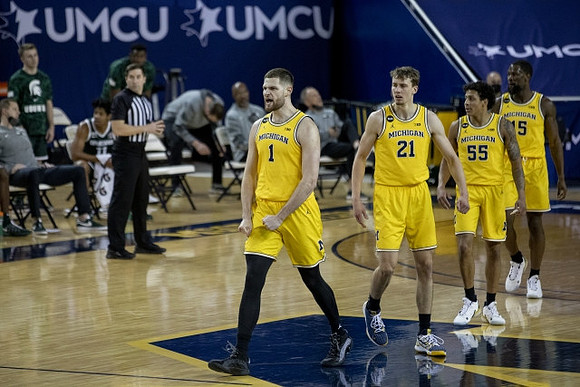 Hunter Dickinson (1), Franz Wagner (21), Eli Brooks (55), and Chaundee Brown Jr. (15)