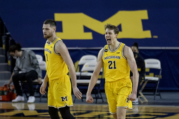 Hunter Dickinson (1) and Franz Wagner (21)