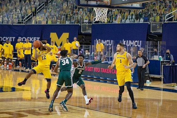 Mike Smith (12) and Hunter Dickinson (1)