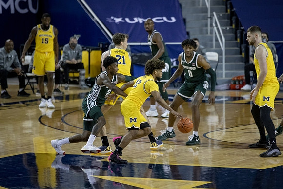 Chaundee Brown Jr. (15), Franz Wagner (21), Mike Smith (12), and Hunter Dickinson (1)