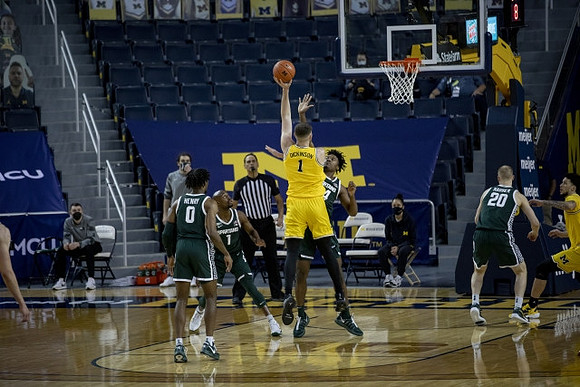Hunter Dickinson (1) and Brandon Johns Jr. (23)