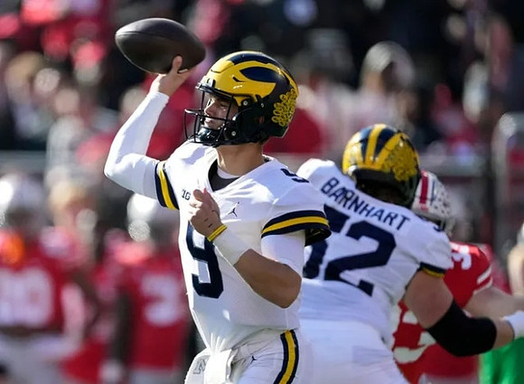 J.J. McCarthy (9) and Karsen Barnhart (52)