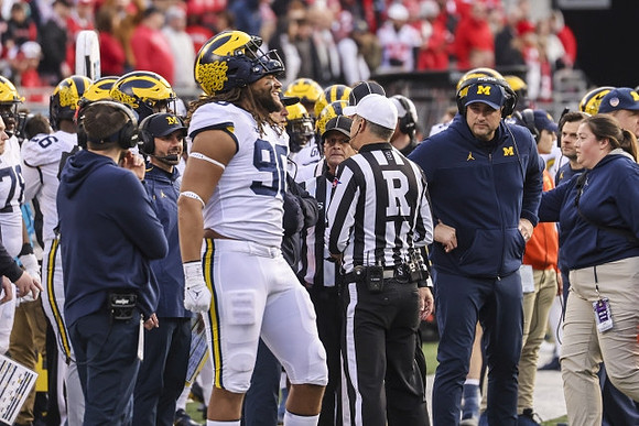Mike Morris (90) and Michigan Team