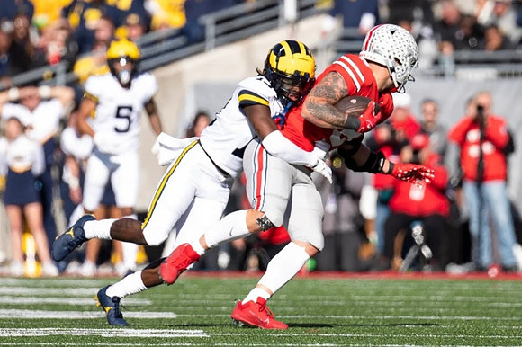 DJ Turner (5) and Rod Moore (19)