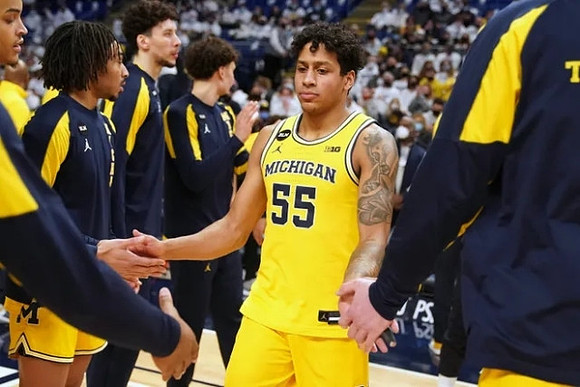 Eli Brooks (55) and Michigan Team
