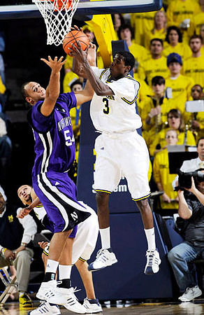 Manny Harris (3) and David Merritt (15)