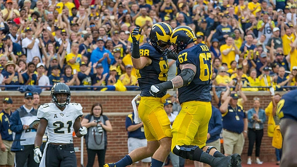 Jake Butt (88) and Kyle Kalis (67)