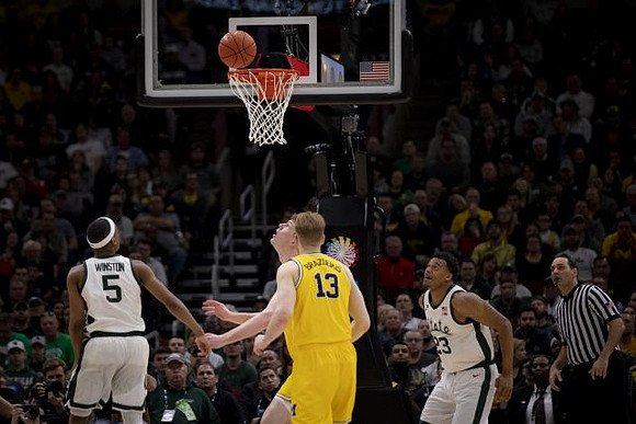 Ignas Brazdeikis (13) and Jon Teske (15)