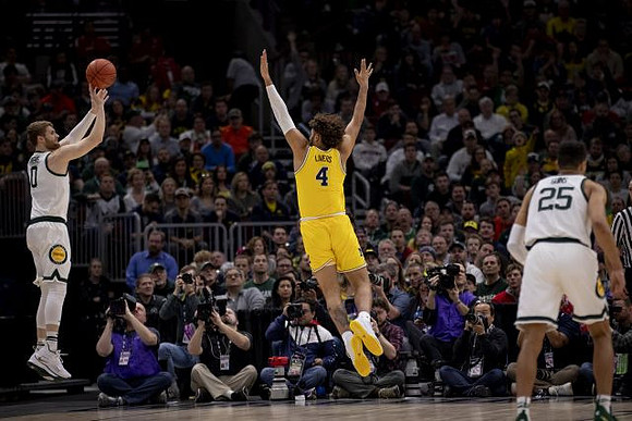 Isaiah Livers (4)
