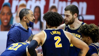 Juwan Howard, Franz Wagner (21), Isaiah Livers (2), Hunter Dickinson (1), and Mike Smith (12)