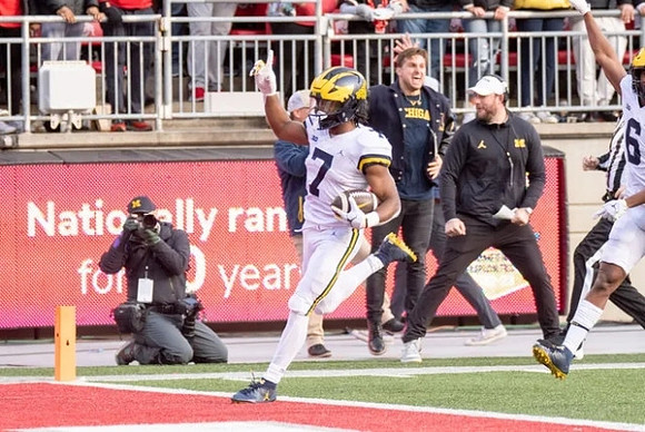 Donovan Edwards (7) and Cornelius Johnson (6)