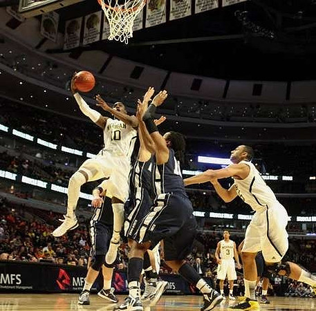 Matt Vogrich (13) and Tim Hardaway Jr. (10)