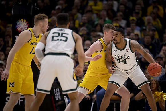 Ignas Brazdeikis (13) and Jon Teske (15)