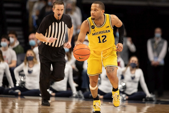 DeVante' Jones (12)