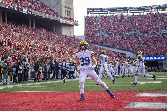 Joe Taylor (39) and Michigan Team