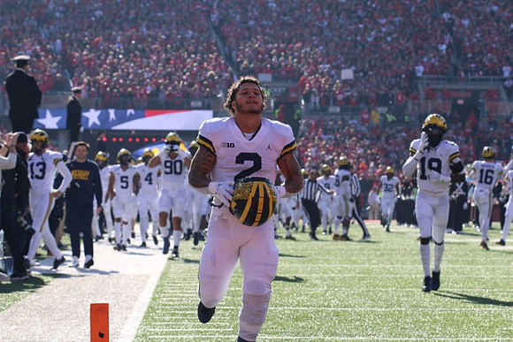 Blake Corum (2) and Michigan Team
