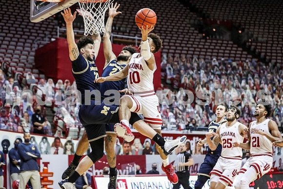 Brandon Johns Jr. (23), Isaiah Livers (2), and Austin Davis (51)