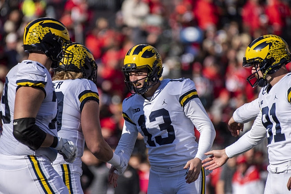 Jake Moody (13) and Brad Robbins (91)
