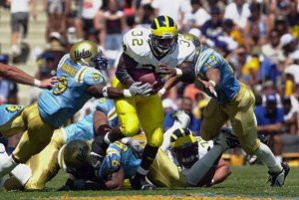 Anthony Thomas (32) and Jeff Backus (79)