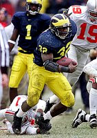 Anthony Thomas (32) and David Terrell (1)