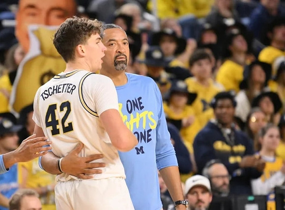 Will Tschetter (42) and Juwan Howard