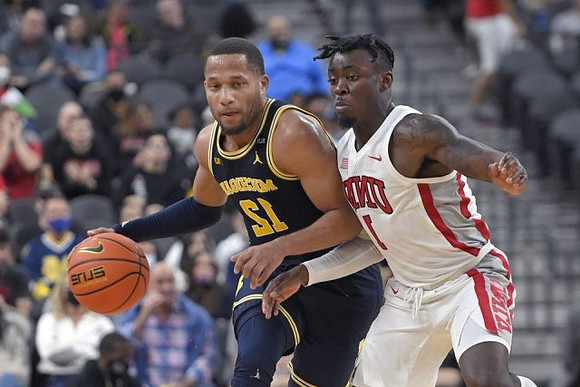 DeVante' Jones (12)
