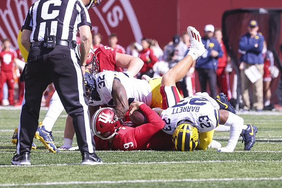 Jaylen Harrell (32) and Michael Barrett (23)
