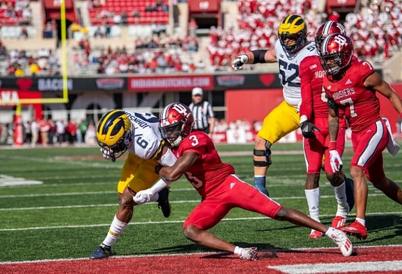 Cornelius Johnson (6) and Karsen Barnhart (52)