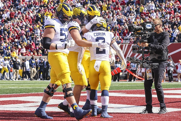 Karsen Barnhart (52) and Blake Corum (2)