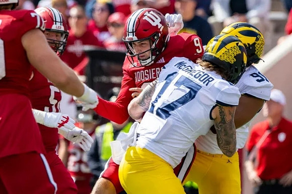 Braiden McGregor (17) and Taylor Upshaw (91)