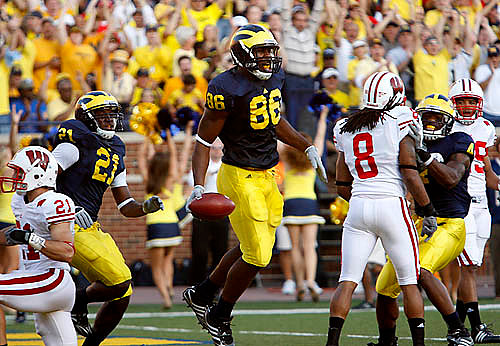 Junior Hemingway (21), Kevin Koger (86), and Brandon Minor (4)