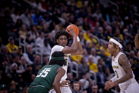 Tarris Reed Jr. (32) and Dug McDaniel (0)