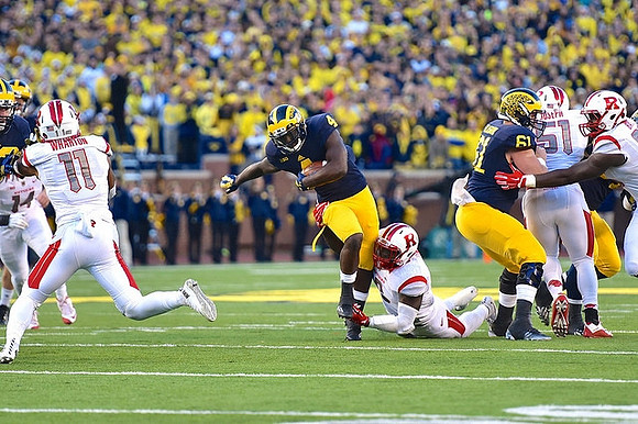 De'Veon Smith (4) and Graham Glasgow (61)