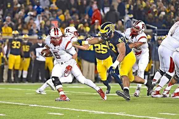 Dymonte Thomas (25) and Chris Wormley (43)