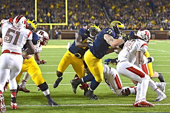 Graham Glasgow (61), Ben Braden (71), and De'Veon Smith (4)