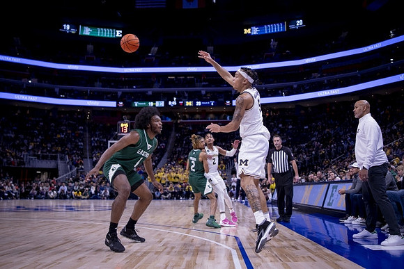 Terrance Williams II (5) and Kobe Bufkin (2)
