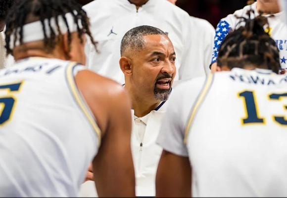 Terrance Williams II (5), Juwan Howard, and Jett Howard (13)