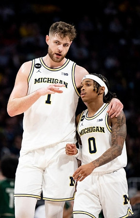 Hunter Dickinson (1) and Dug McDaniel (0)