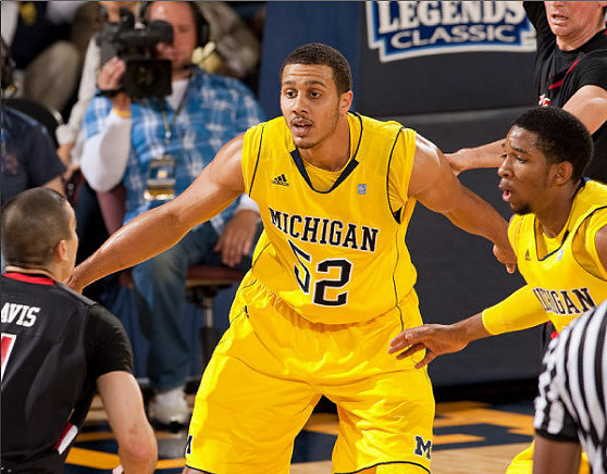 Jordan Morgan (52) and Darius Morris (4)