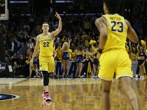 Duncan Robinson (22) and Ibi Watson (23)