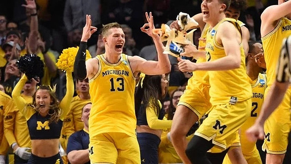 Moritz Wagner (13) and Duncan Robinson (22)