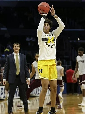 Jordan Poole (2) and Austin Hatch (30)
