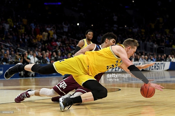 Jordan Poole (2) and Moritz Wagner (13)